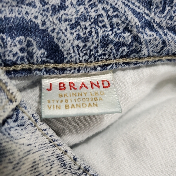 J Brand Skinny Leg Jeans in Vintage Bandana - Picture 8 of 9